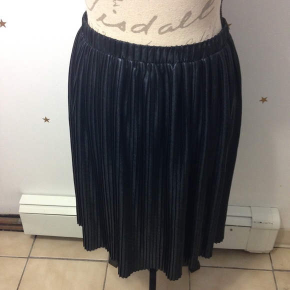 Metallic Ruffle Skirt - Picture 5 of 8